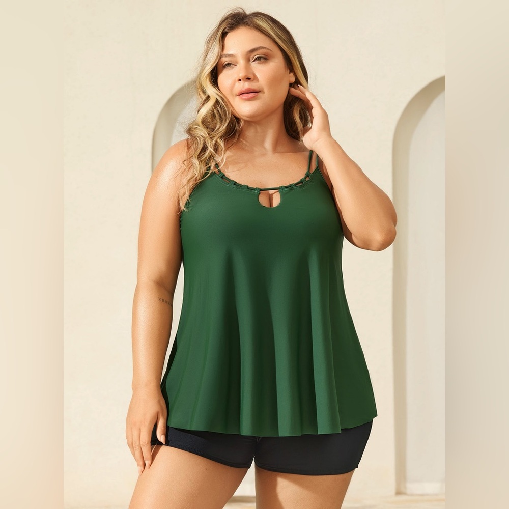 BloomChic  Color Contrast Layered Keyhole Swim Top Only.
Size 22-24